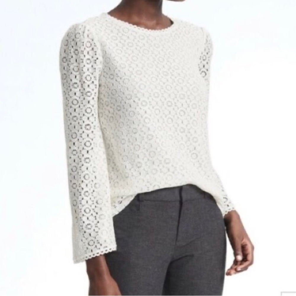 NWT Banana Republic Cream Lace Bell Sleeve Blouse. Size S.